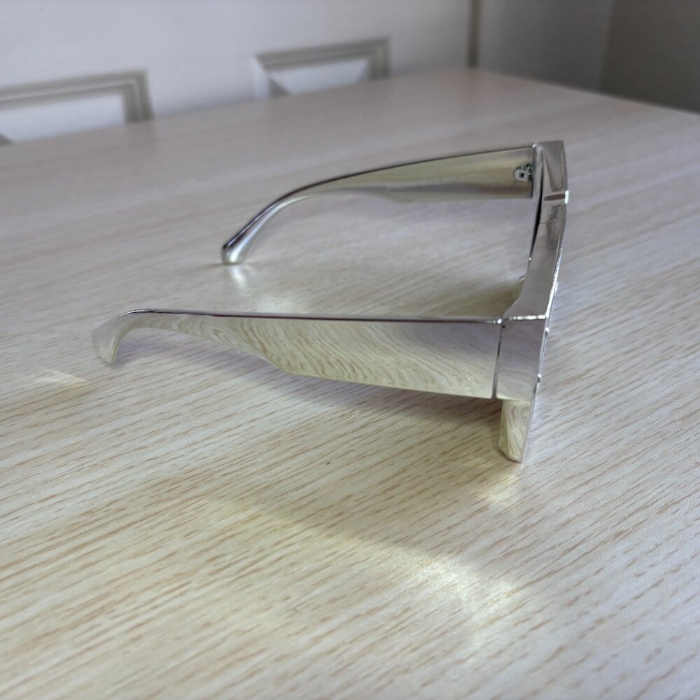 Premium Silver Cyclone Sunglasses - Bold and Stylish Frame with Gold Detailing - Picture 4 of 7